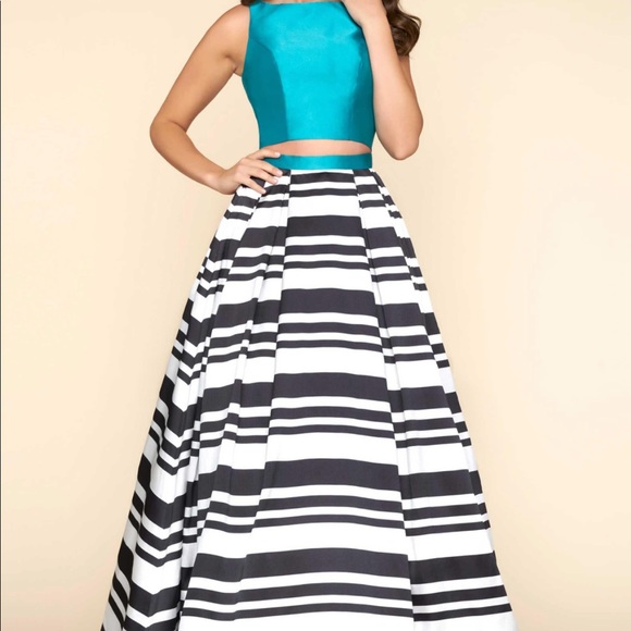 Prom or homecoming dress. - Picture 2 of 3